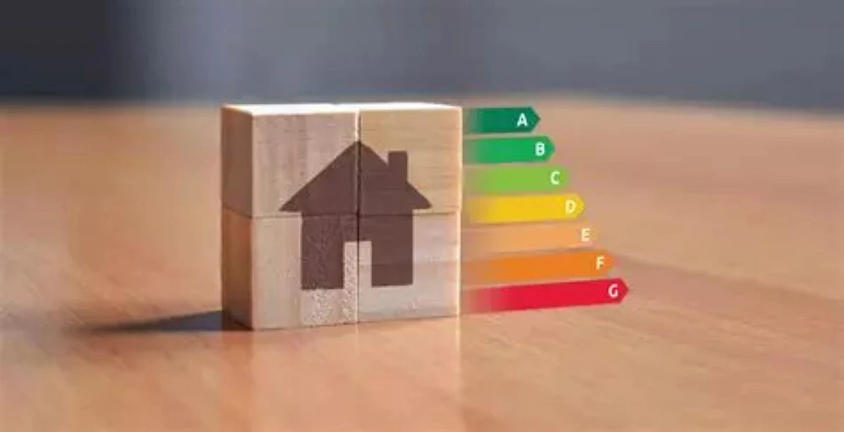 Étiquette énergie DPE montrant les différentes classes de A à G avec des flèches colorées